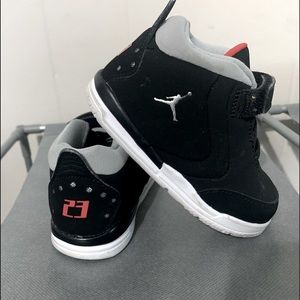 Air Jordan’s Big fun black sneaker.  Size 6 kids. (Like New)